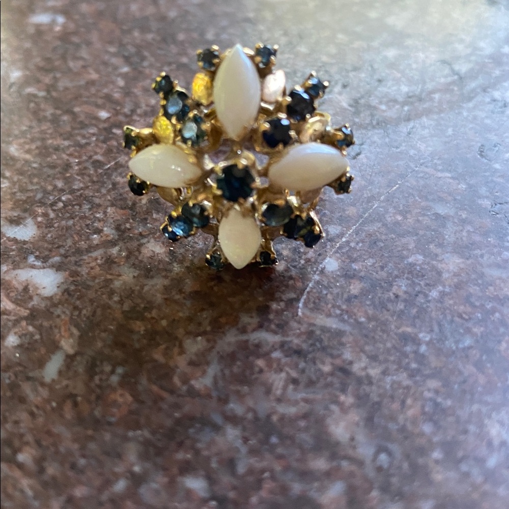 Elegant 18 K Gold Sapphire and Opal Ring - Picture 4 of 7